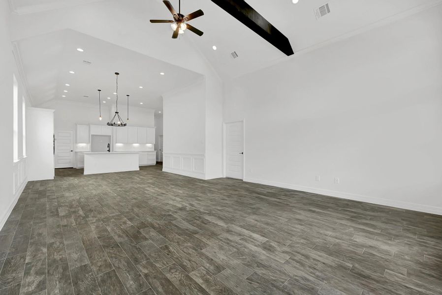 Spacious, unfurnished interior of a new home in , Anahuac (Image 18).
