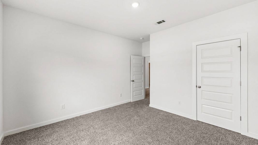 Representative unfurnished interior of a home built from the Walker by D.R. Horton in Ashton Park Phase III, Freeport (Image 16).