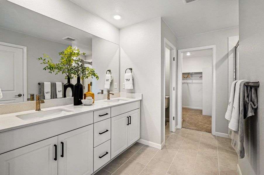 Representative furnished interior of a home built from the Independence by Taylor Morrison in Parterre Townhomes - The Westerly Collection, Thornton (Image 8).
