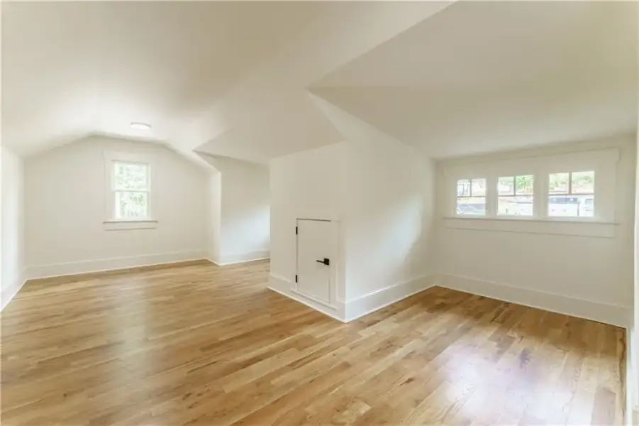 Spacious, unfurnished interior of a new home in , Sandy Springs (Image 24).