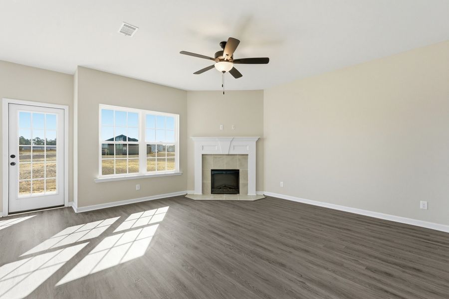 Representative unfurnished interior of a home built from the The Chatman by RTS Homes in The Gardens at 15 West, Hinesville (Image 29).