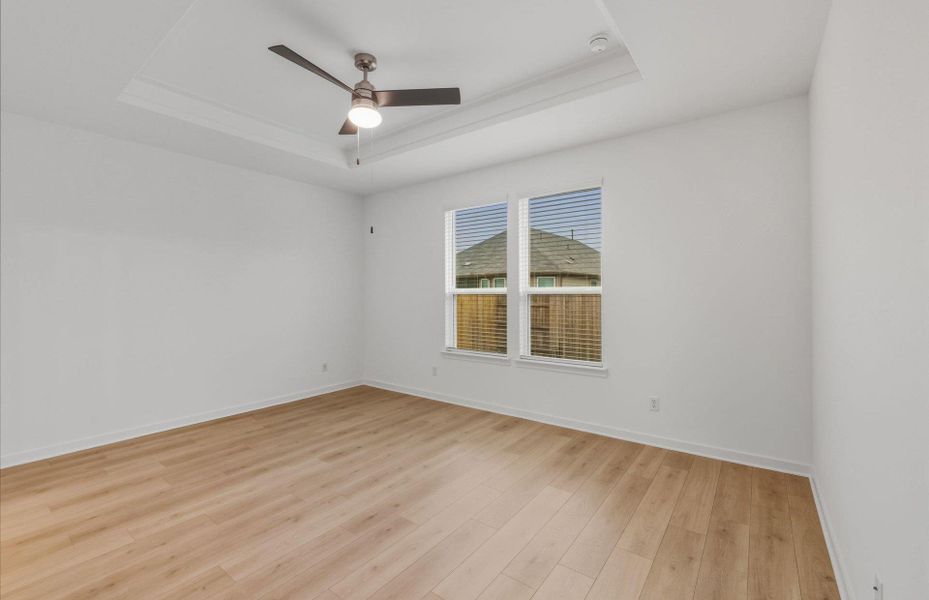 Spacious, unfurnished interior of a new home in Sunfield, Buda (Image 15).