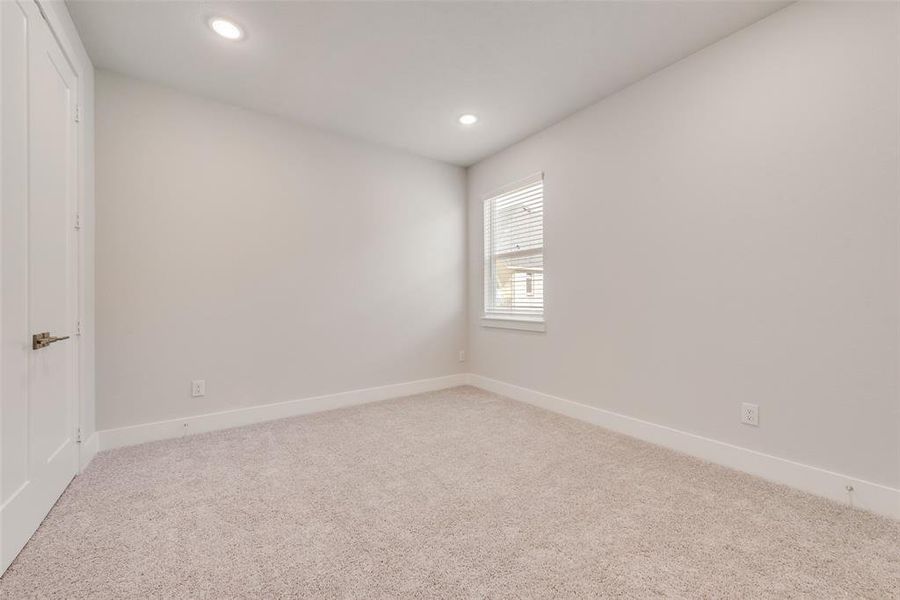 Spacious, unfurnished interior of a new home in Collin Creek, Plano (Image 24).