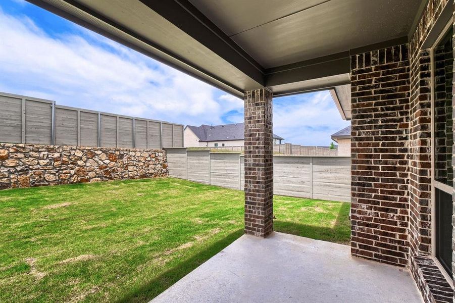 Covered patio with concrete flooring