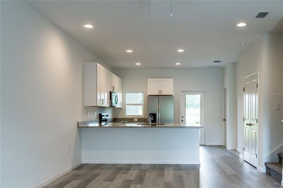 Furnished interior view inside a new home in , Orlando (Image 7).