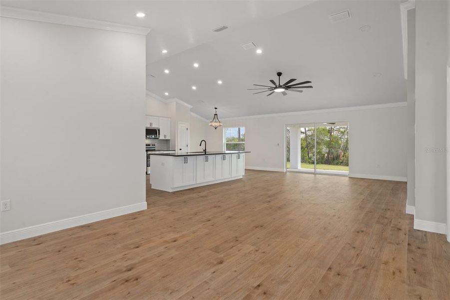 Spacious, unfurnished interior of a new home in , Weeki Wachee (Image 25).