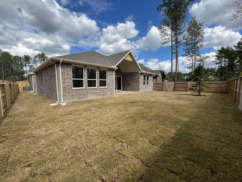 Exterior details and patio area of a home in Evergreen, Conroe (Image 24).