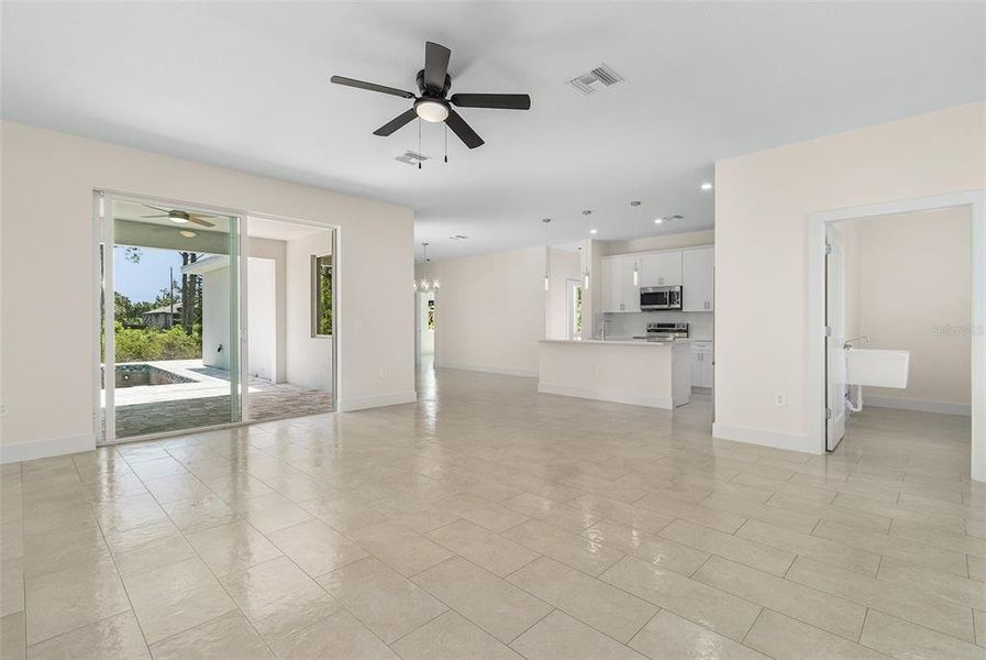 Spacious, unfurnished interior of a new home in , Rotonda West (Image 10).