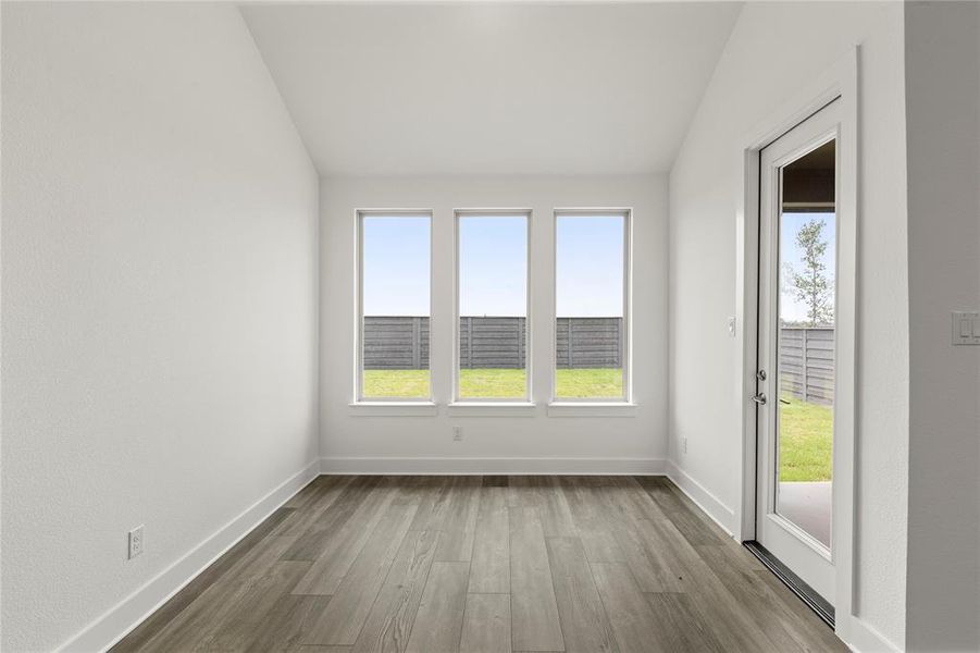 16. 7121 Dragonfly - Dining 16. 7121 Dragonfly - Dining