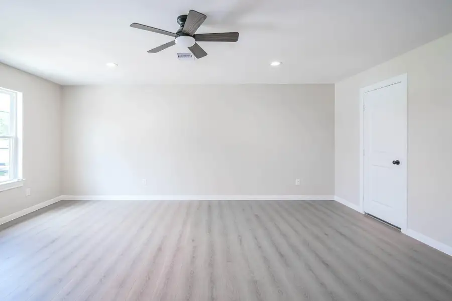 Spacious, unfurnished interior of a new home in , Houston (Image 16).
