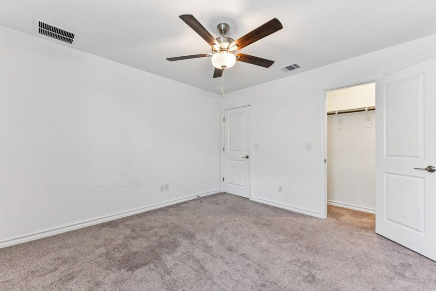 Spacious, unfurnished interior of a new home in Stonewall Ranch, Liberty Hill (Image 34).