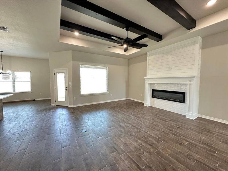 Spacious, unfurnished interior of a new home in , Lorena (Image 18).