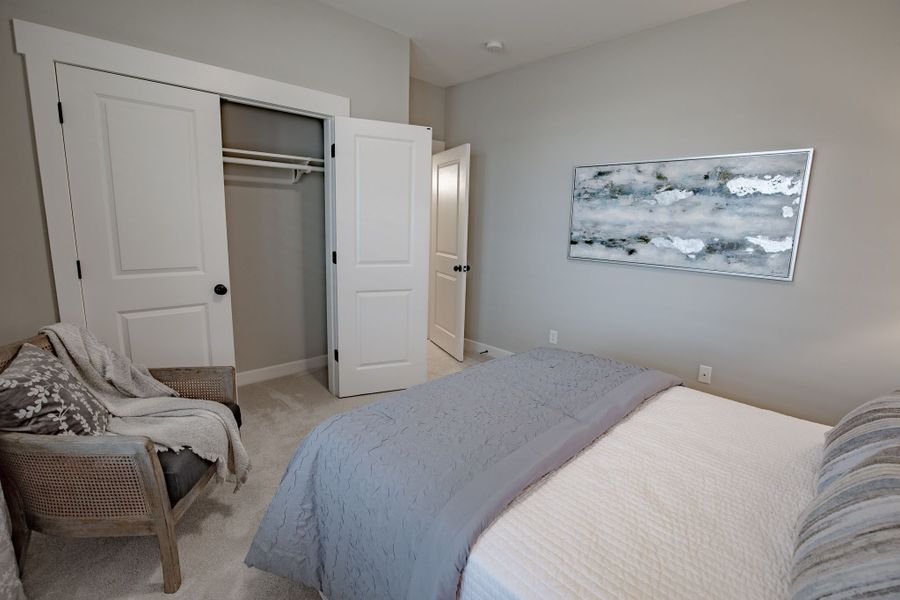 Representative furnished interior of a home built from the Willow by Grant & Co in Manor at Hall Creek, Arlington (Image 21).