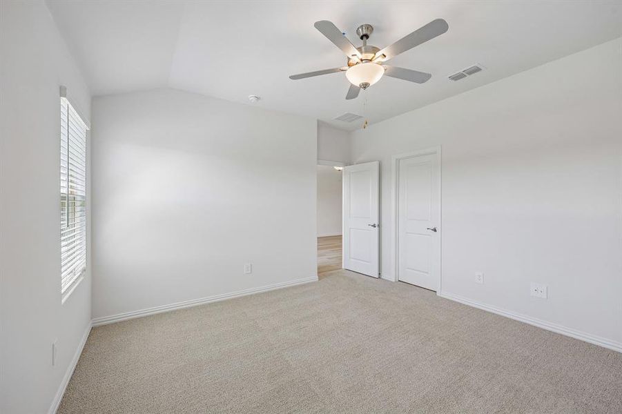 Spacious, unfurnished interior of a new home in Stella Hills, Denton (Image 30).