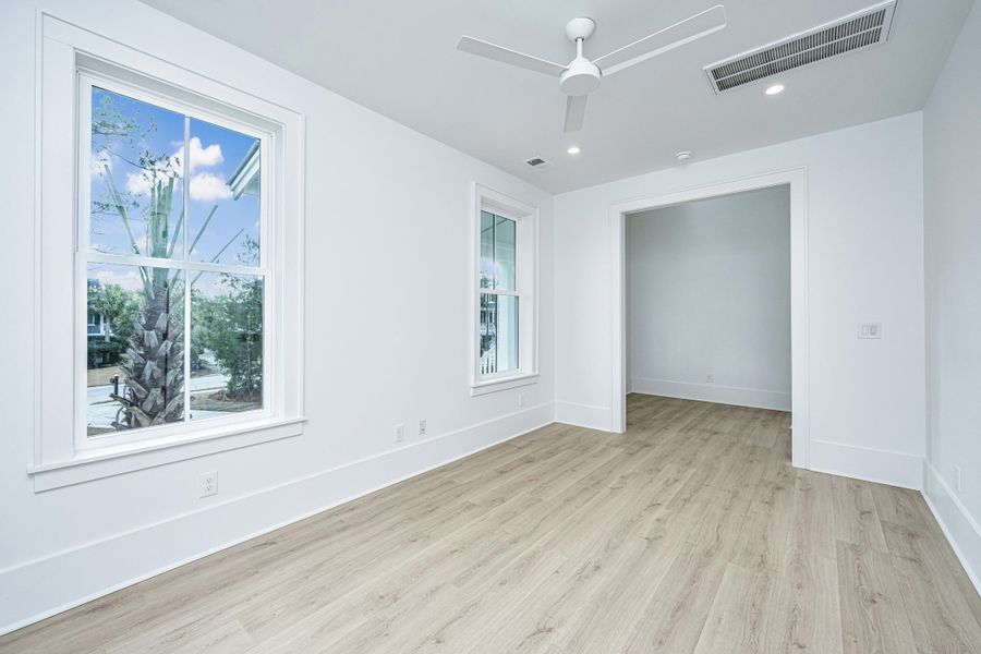 Spacious, unfurnished interior of a new home in , Mount Pleasant (Image 20).