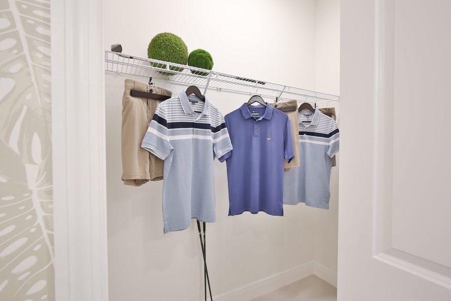 Representative interior finishes for a home built from the Dream 2 by Neal Communities in Boca Royale Golf & Country Club at Wellen Park, Englewood (Image 22).