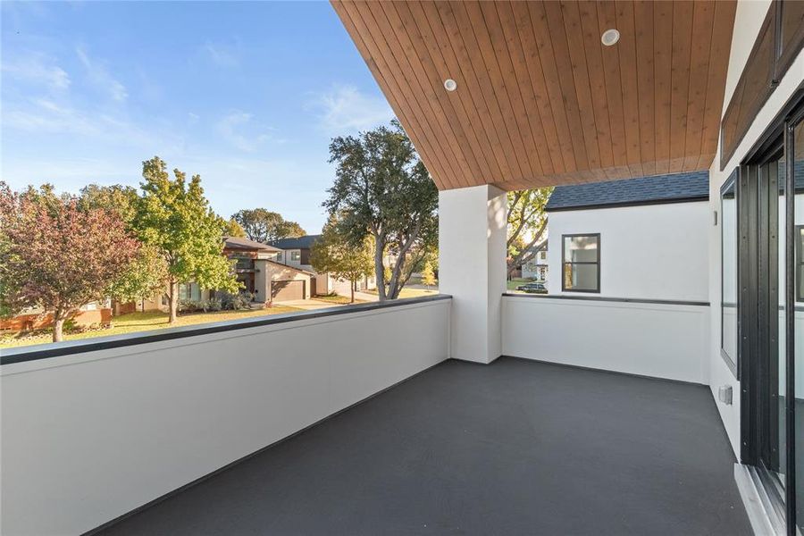 Exterior details and patio area of a home in , Dallas (Image 3).