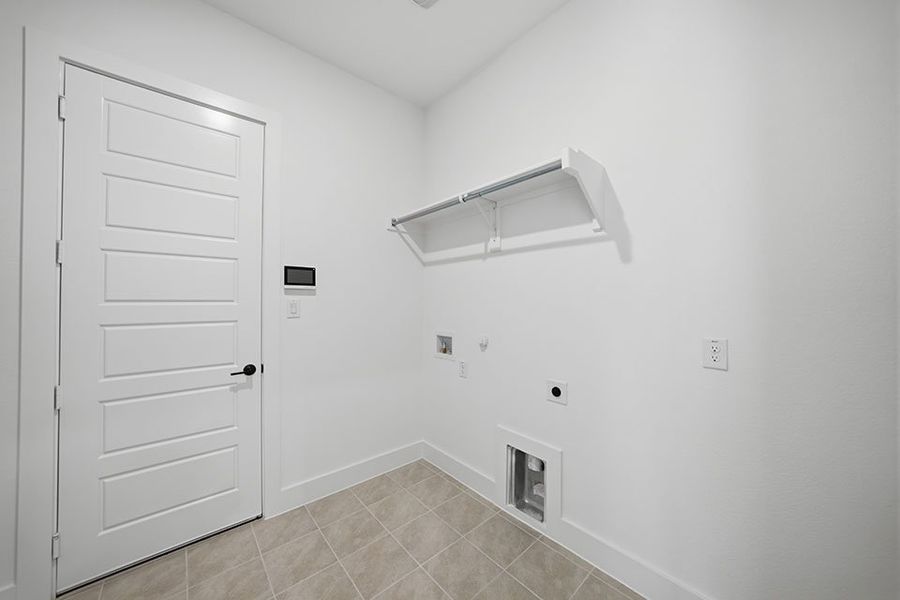 Spacious, unfurnished interior of a new home in Hillside Village, Celina (Image 28).