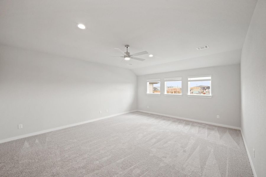 Spacious, unfurnished interior of a new home in Morton Creek Ranch, Katy (Image 20).