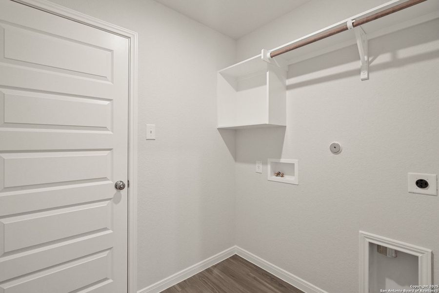 Spacious, unfurnished interior of a new home in Dauer Ranch, New Braunfels (Image 25). Spacious, unfurnished interior of a new home in Dauer Ranch, New Braunfels (Image 25).