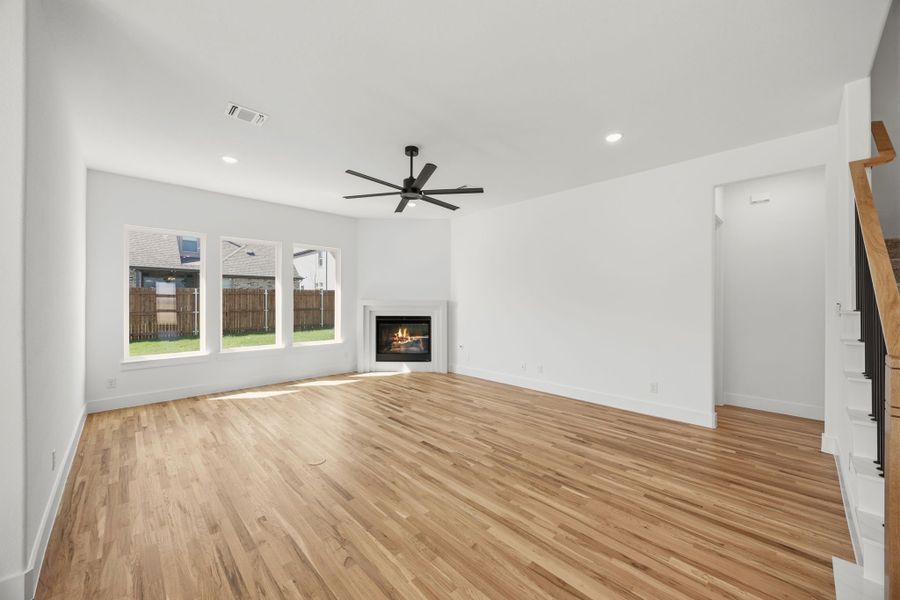 Spacious, unfurnished interior of a new home in Lakes of River Trails, Fort Worth (Image 16).