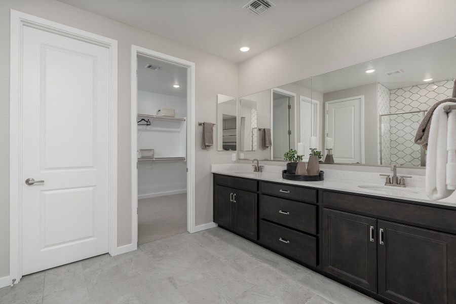 Representative furnished interior of a home built from the Grand 5G by Risewell Homes in Wildera, San Tan Valley (Image 11).