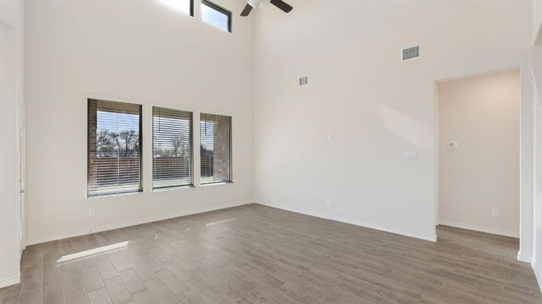 Spacious, unfurnished interior of a new home in California Meadows, Arlington (Image 10).