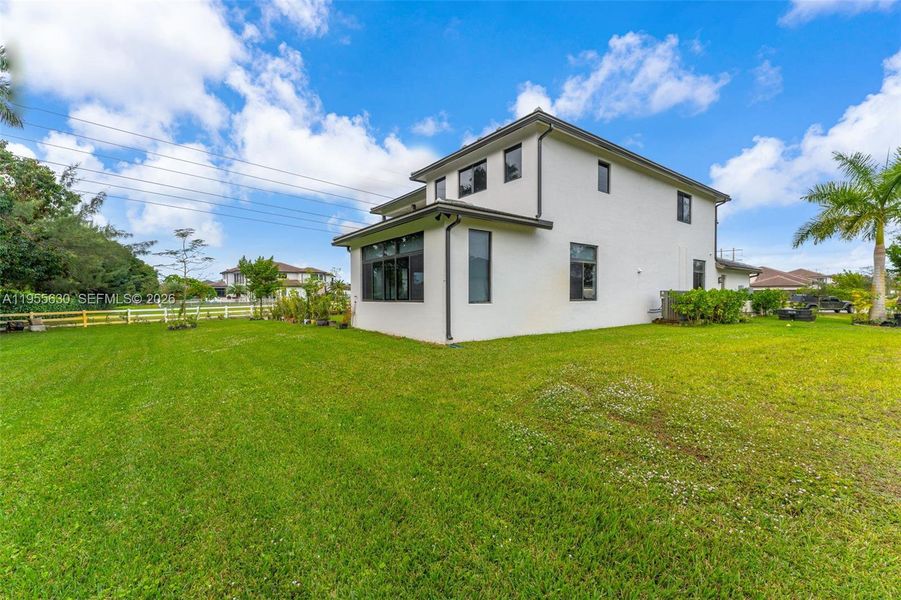 Exterior details and patio area of a home in , Southwest Ranches (Image 4).