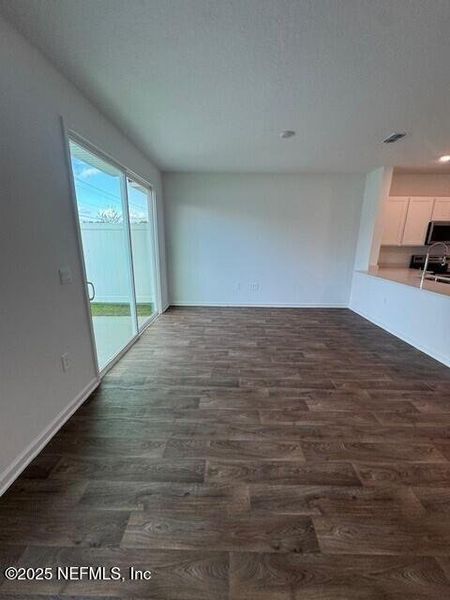 Spacious, unfurnished interior of a new home in The Landing, Middleburg (Image 21).