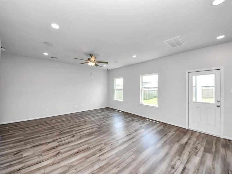 Spacious, unfurnished interior of a new home in Hill & Dale Ranch, Splendora (Image 20).