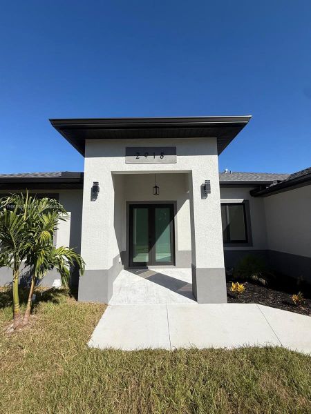 Exterior details and patio area of a home in , Lehigh Acres (Image 27).