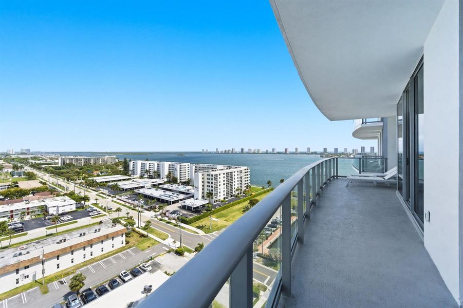 Nautilus_220_balcony_004