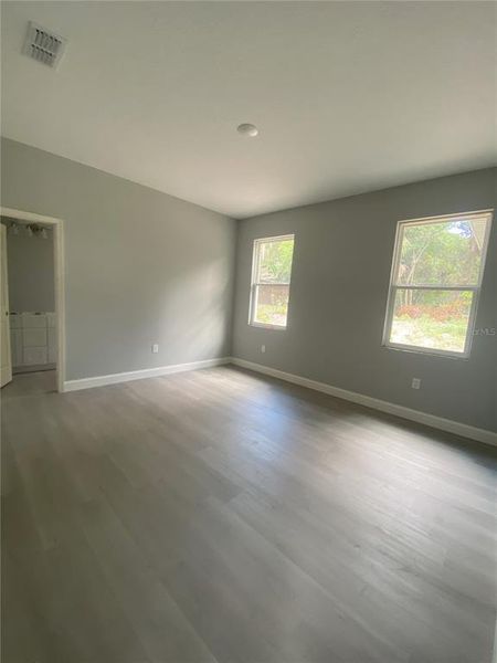 Spacious, unfurnished interior of a new home in , Deland (Image 7).