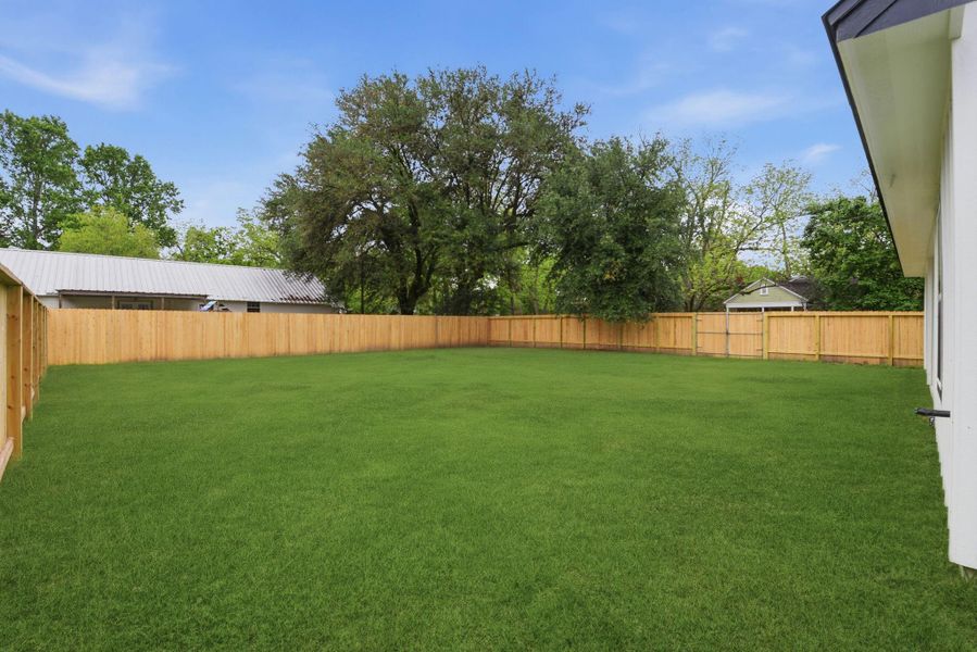 Large backyard fully fenced with covered patio and double gate