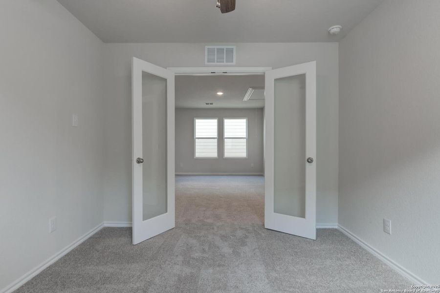 Spacious, unfurnished interior of a new home in Meadows at Hennersby Hollow 40's, San Antonio (Image 26).