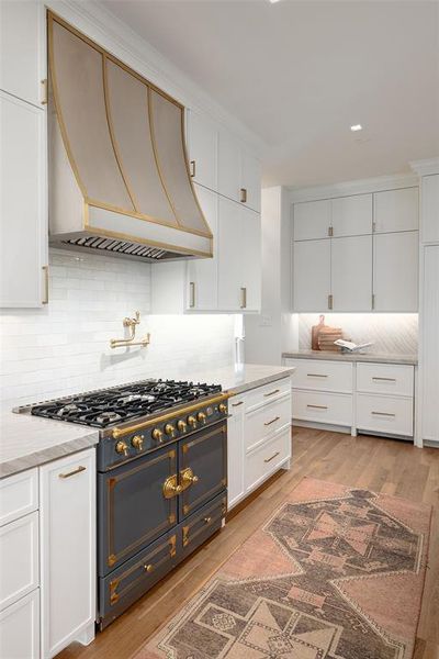 Gourmet eat-in kitchen with La Cornue range, Subzero and Wolf appliances