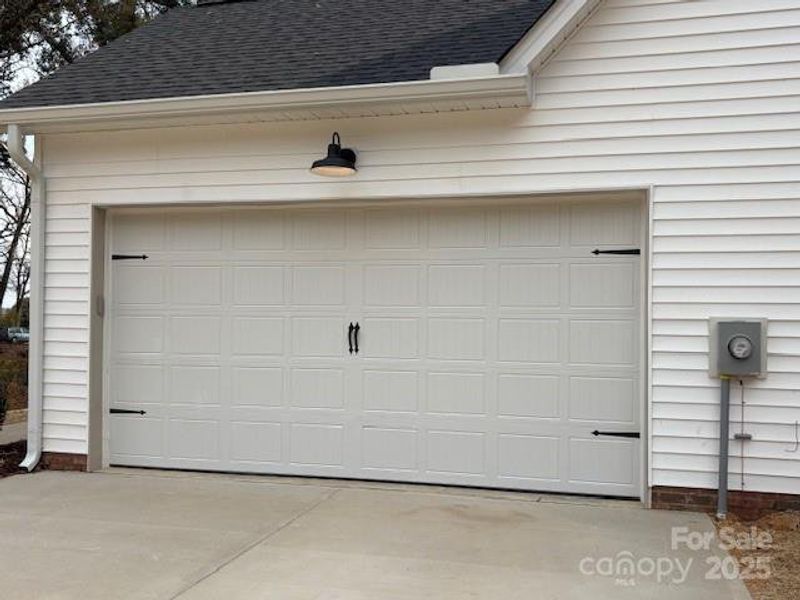 Exterior details and patio area of a home in , Monroe (Image 11).