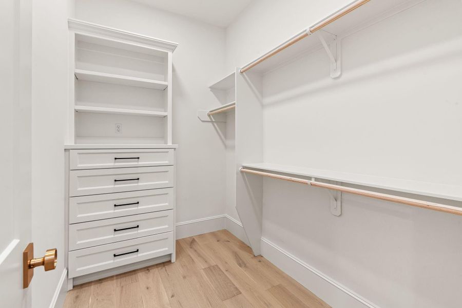 Spacious, unfurnished interior of a new home in , Houston (Image 35).