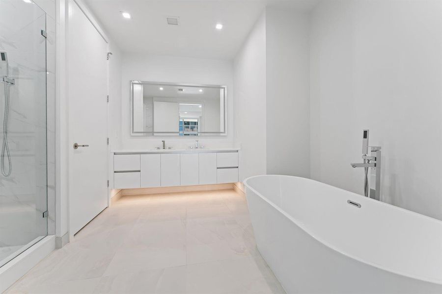 053-220LakeShoreDr-1219-WestPalmBeach-SM