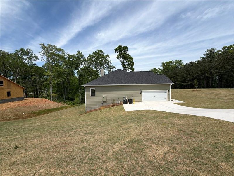 Exterior details and patio area of a home in Tuscany Hills, Douglasville (Image 16).