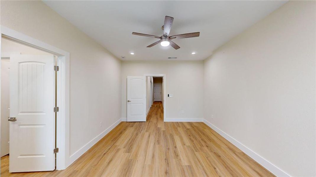 Spacious, unfurnished interior of a new home in , Grand Prairie (Image 20).