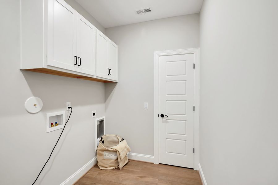 Representative furnished interior of a home built from the Lumina Island by Kent Homes in Oyster Harbour, Supply (Image 105).