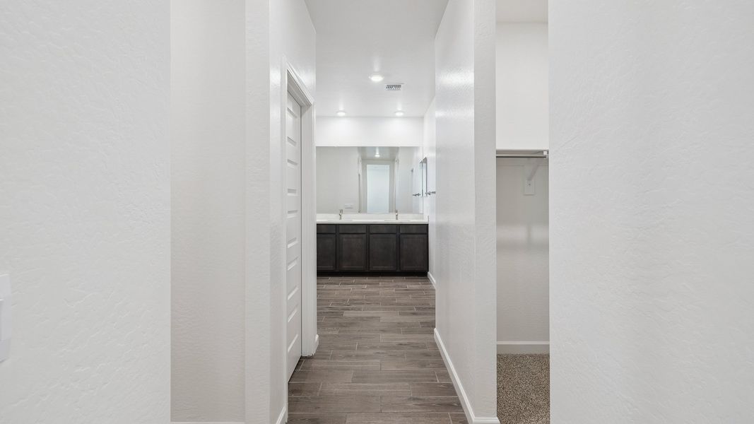Spacious, unfurnished interior of a new home in Apache Farms, Buckeye (Image 32).