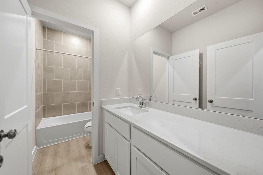 Furnished interior view inside a new home in Lago Mar, Texas City (Image 7).