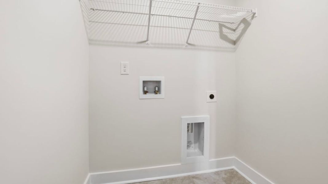 Spacious, unfurnished interior of a new home in Ken's Crossing, Moore (Image 33).