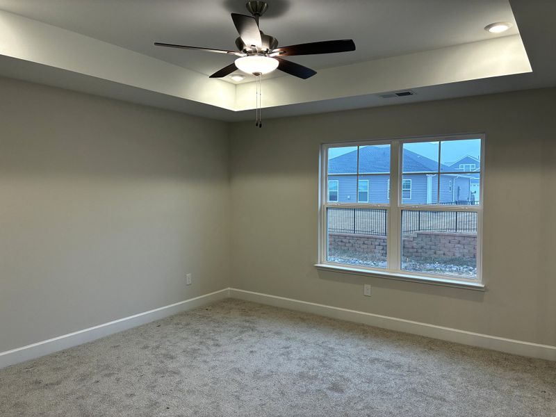 Spacious, unfurnished interior of a new home in Holly Ridge, Greenville (Image 12).