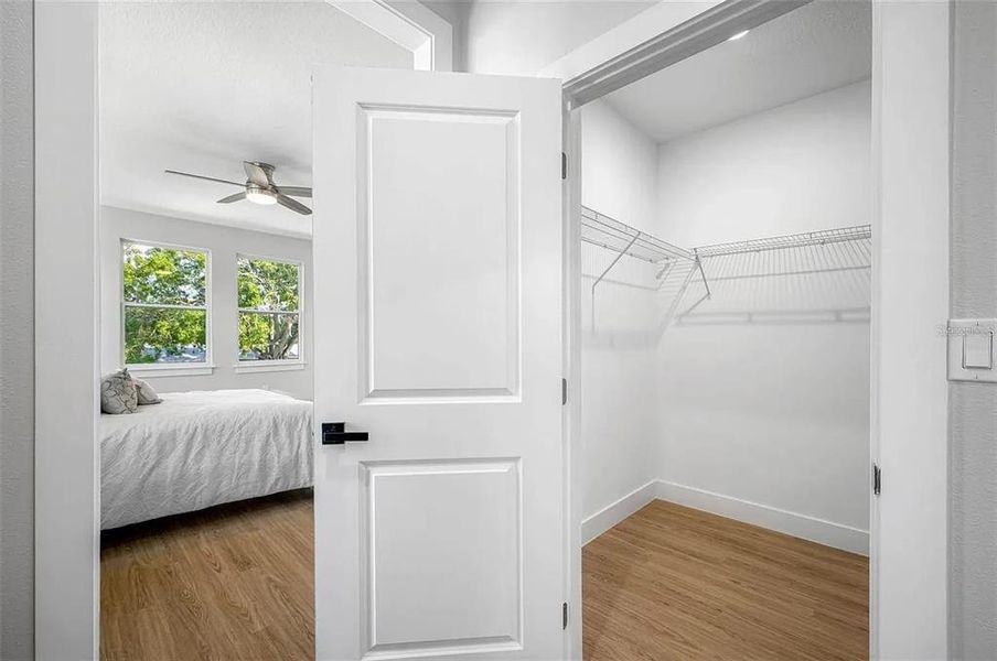 Spacious, unfurnished interior of a new home in , St. Petersburg (Image 25).