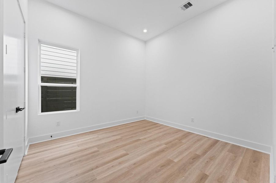 Spacious, unfurnished interior of a new home in , Missouri City (Image 28). Spacious, unfurnished interior of a new home in , Missouri City (Image 28).