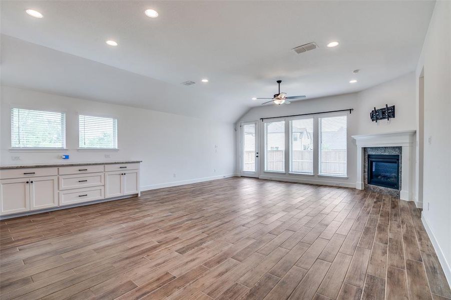 Spacious, unfurnished interior of a new home in Devonshire - Reserve 50', Forney (Image 20). Spacious, unfurnished interior of a new home in Devonshire - Reserve 50', Forney (Image 20).