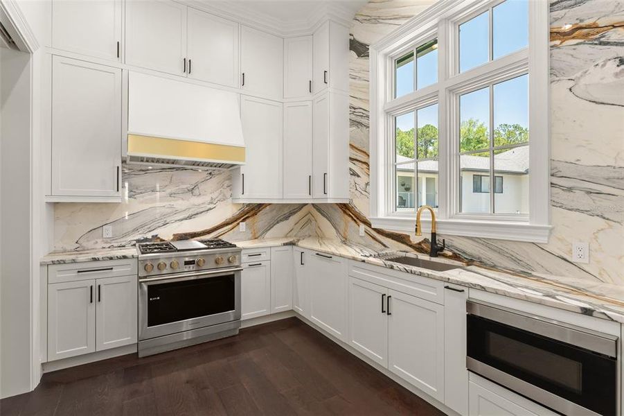 Furnished interior view inside a new home in , Windermere (Image 44).